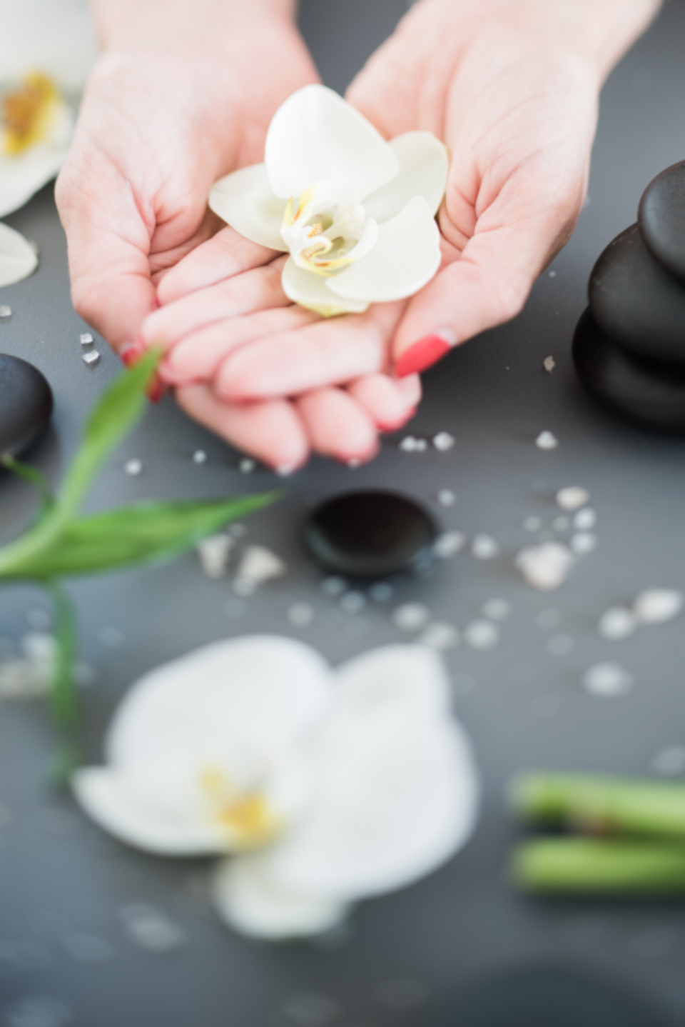 Massage ciblé de la nuque et des trapèzes au cabinet Kor'Zen, près de Saint-Agathon